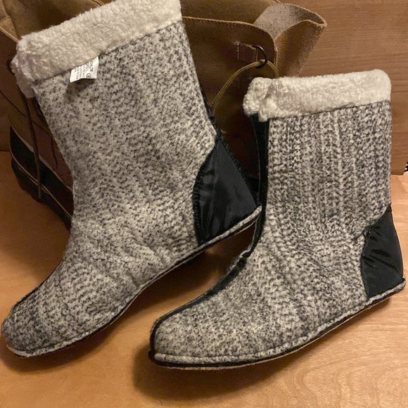 Outbrook boots with warm, insulating liner, men's size 8 - Picture 10 of 12